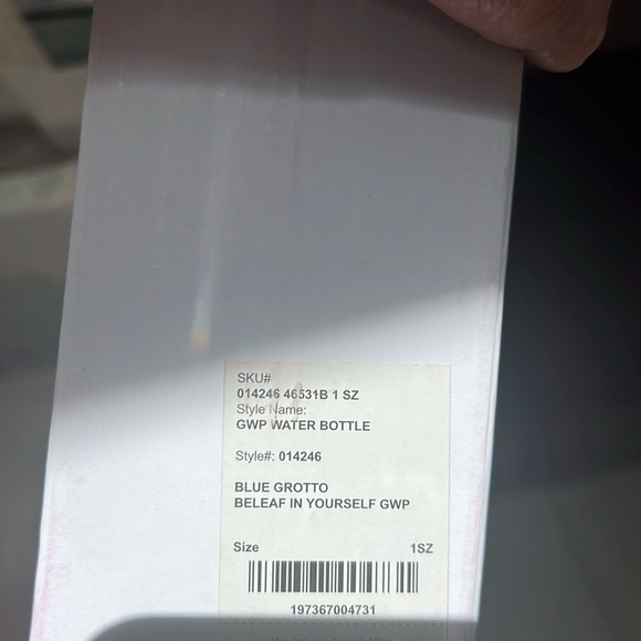 Lilly Pulitzer Blue Grotto GWP Water Bottle 24 Fl oz. Retractable drink port - Picture 6 of 14